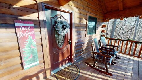 Front Porch: Lone Wolf-Twilight Ridge Cabins