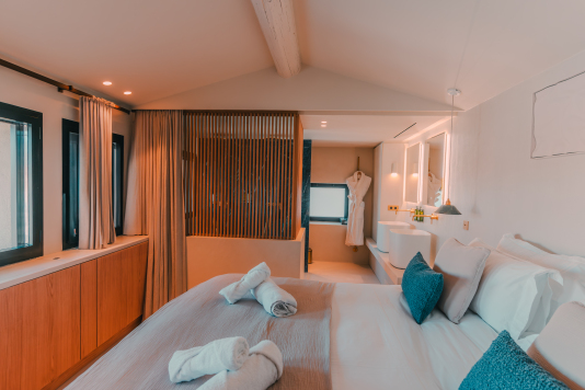 Chambre 3 double pommeau de douche et baignoire avec sur sur le Vieux Port