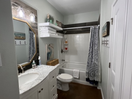 1st flr bath has extra deep tub and a handspray shower head