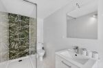 Salle de bain partager de la chambre 8 et 9
