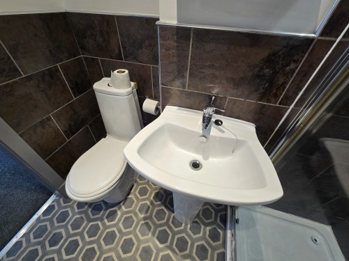 Room 2 Ensuite