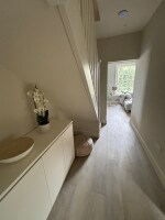 Woodland Cottage - split level hallway from kitchen to sitting room