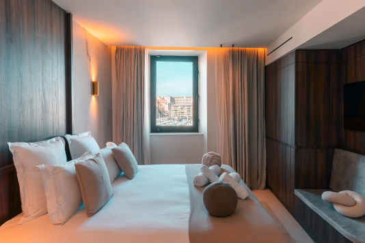 Chambre 1 avec douche et vue sur le Vieux Port