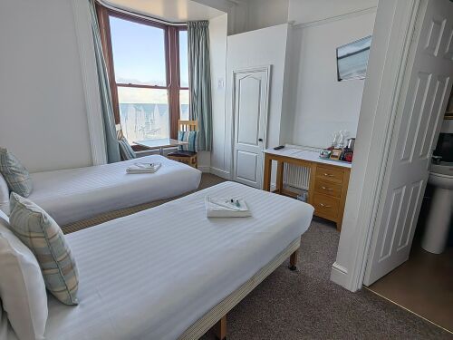 Twin room-Ensuite with Shower-Sea view - Base Rate