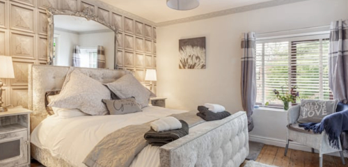 1st floor queen size  bed 