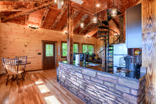 Kitchen and Dining Area, Soaring Eagle Luxury Treehouse