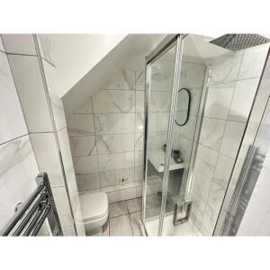 This photo represents the shower/toilet inside the flat. 