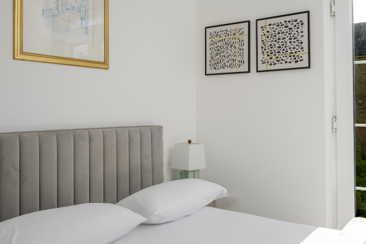 Warm and welcoming, this bedroom features a sumptuous double bed and a contemporary finish that creates an instant sense of relaxation. Ideal for guests looking for a quiet, restful space.