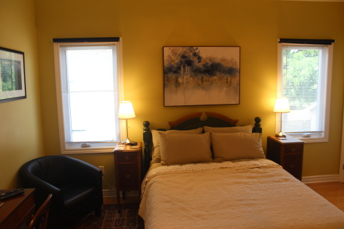 Suite-Private Bathroom-City View-Room 3  - Base Rate