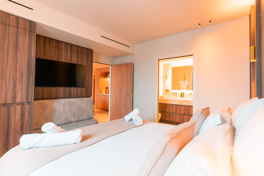 Chambre 1 avec douche et vue sur le Vieux Port