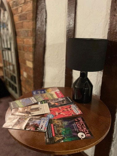 Side Table With Lamp