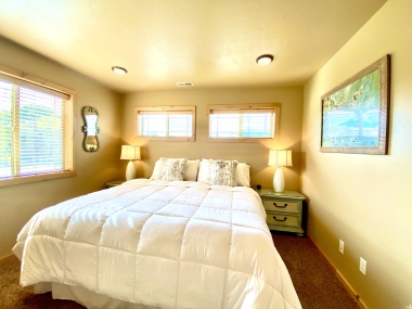 bedroom 1/2 with king size bed