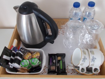 Chambre - Tea, coffee, and hot chocolate too! Chambre - Tea, coffee, and hot chocolate too!