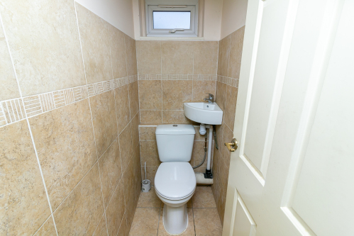 Upstairs communal WC