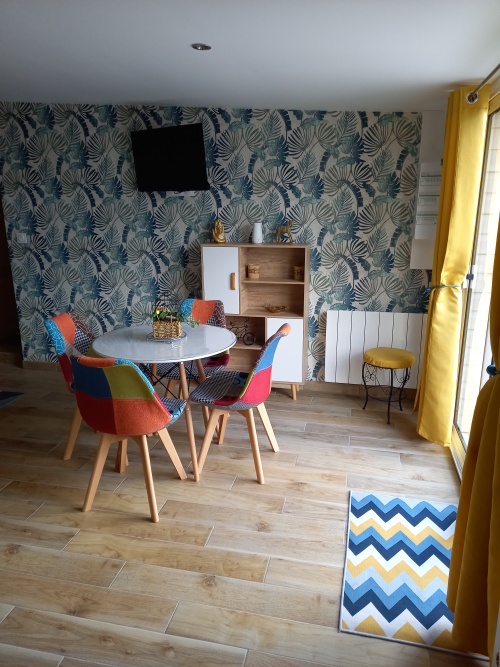Gîte-Moderne-Salle de bain-Vue sur la cour