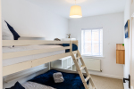 Bunk beds (1 x single, 1 x double)