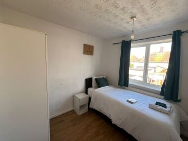 Bedroom 3 with single bed