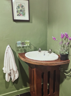 2 bedroom boutique art apartment