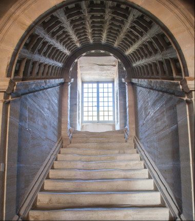 Les Marches du château qui ont vu grandir le Marquis de Sade