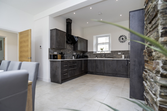 Warm & Modern Kitchen/Diner - Underfloor heating, bright décor and plenty of space for cooking and dining together
