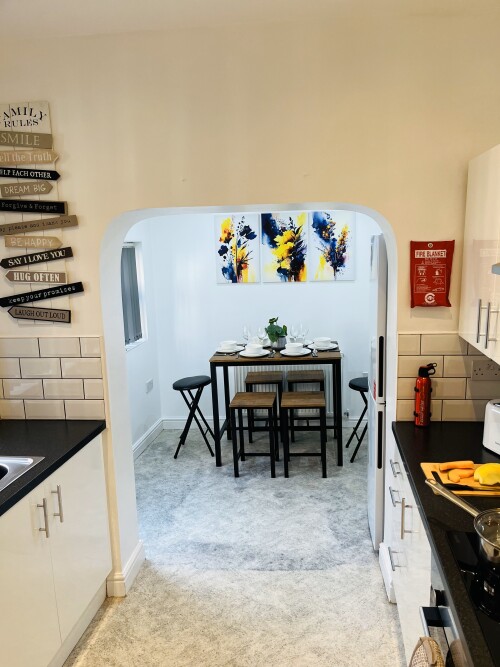 Cozy dining, endless conversations