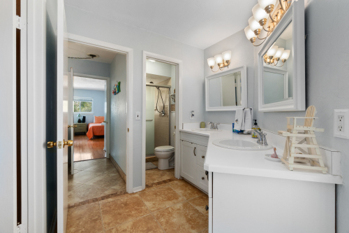 Master Bedroom Bathroom