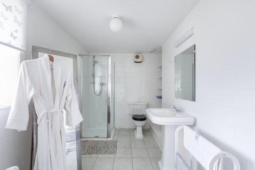 Iona Suite Bathroom