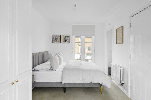 Bedroom no 1, spacious bedroom with luxurious bedding for a great night sleep. 
