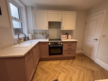 Fully fitted kitchen