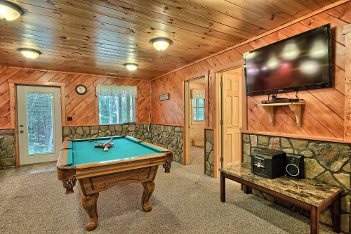 Pool Table Room, with Screen (No TV access - Bring DVD's)