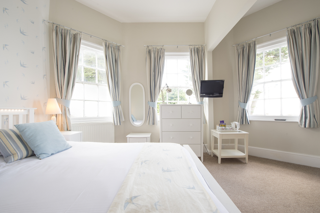 Contact The Boathouse Pub Fine Dining B&B Isle