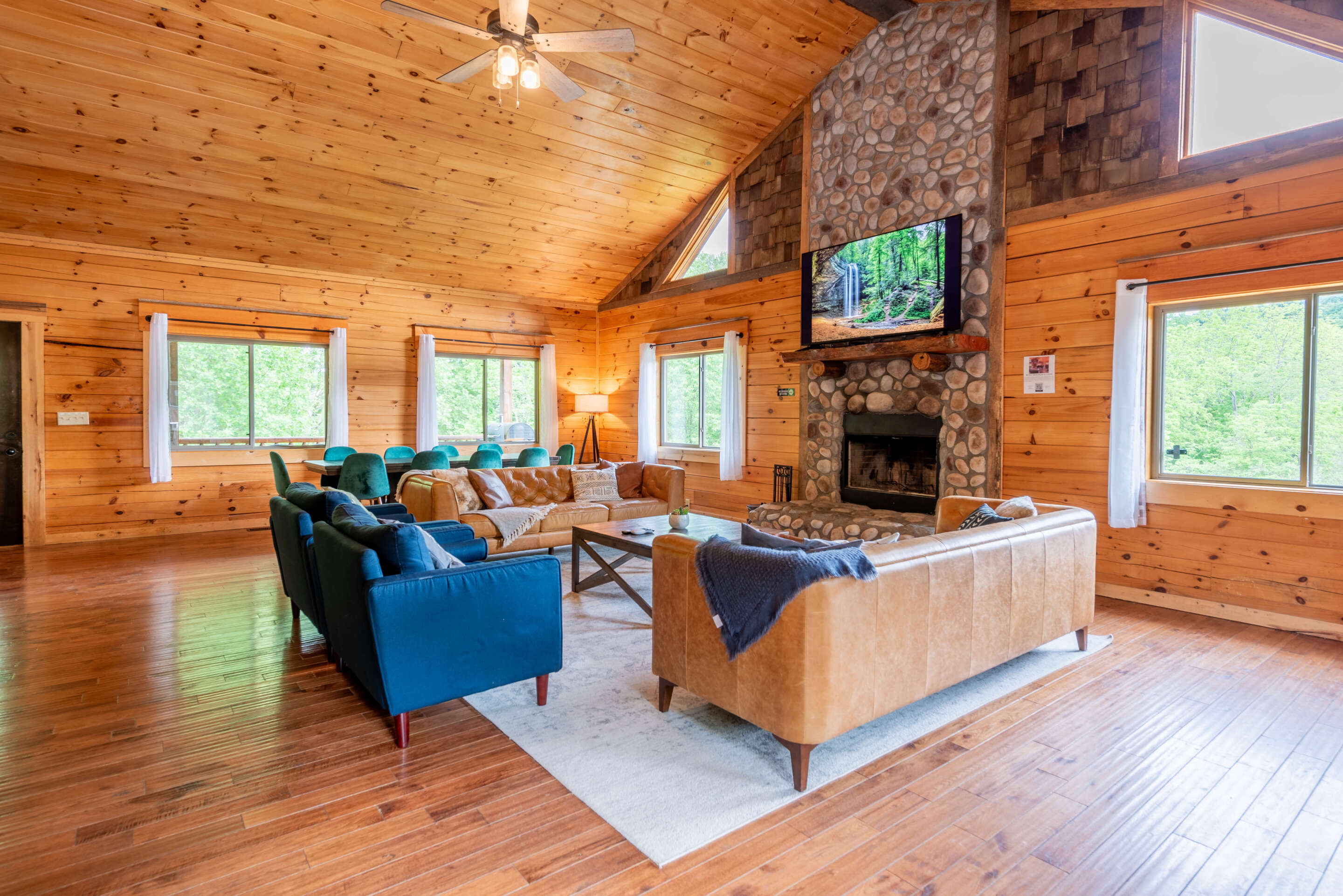 Majestic Lodge | Photo 3