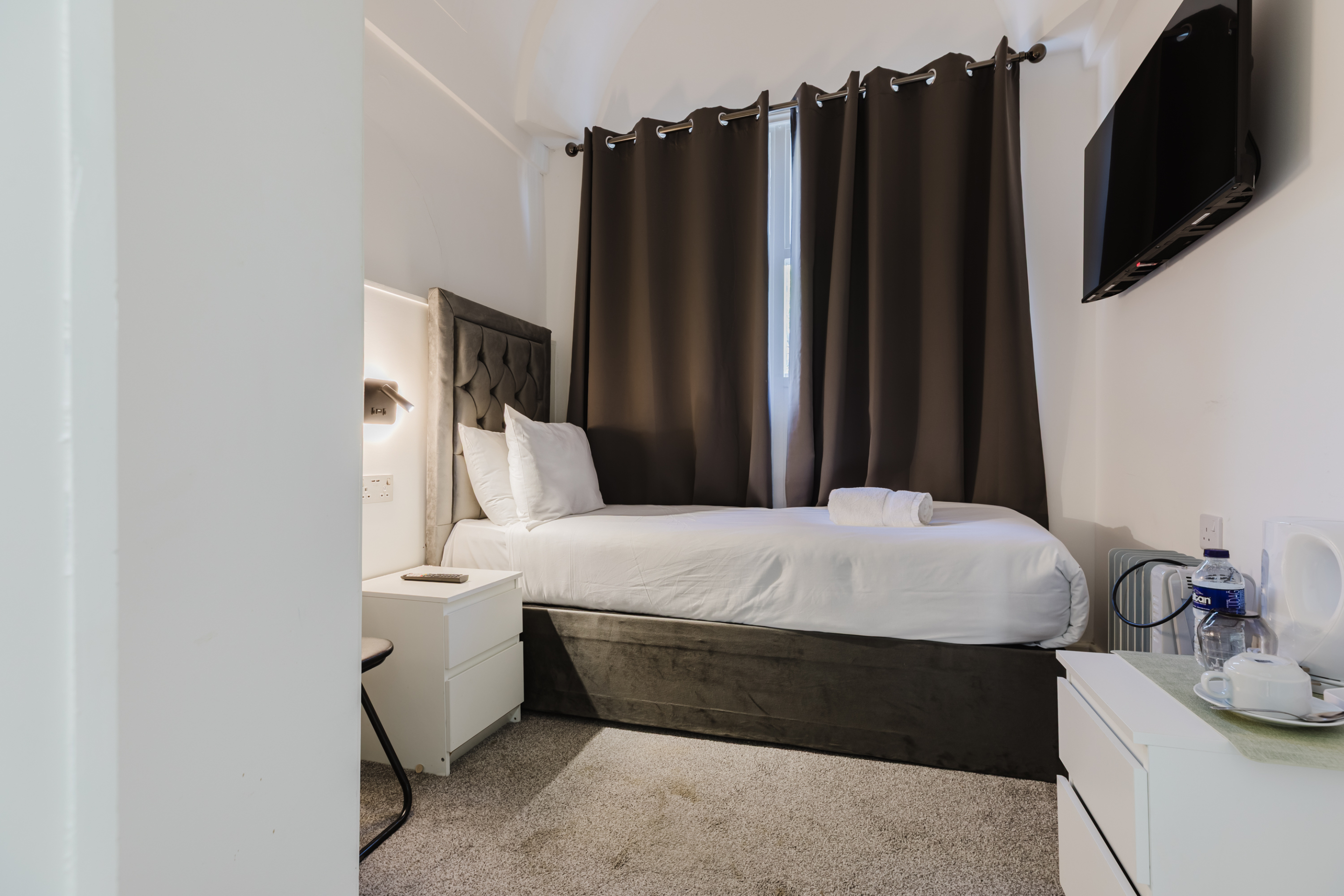 Standard Single Room Shared Bathroom — photo 1 of 7