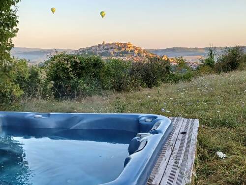 vue du SPA sur le village de Cordes sur Ciel