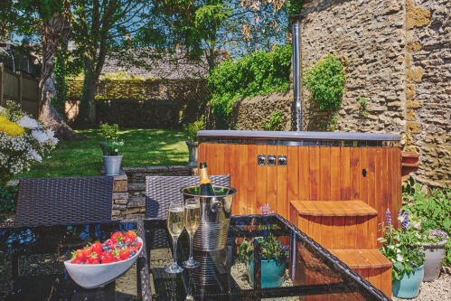 Coniston House - Wood fired hot tub