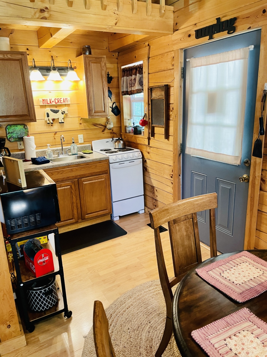 Kick Back Ridge Cabins Glory Days by Kick Back Ridge Cabins