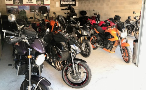 Garage à motos et vélos
