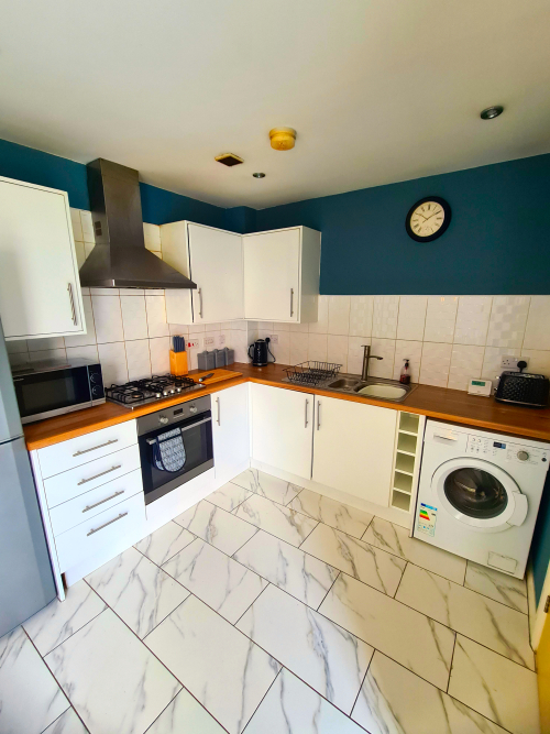 Fully Fitted Kitchen