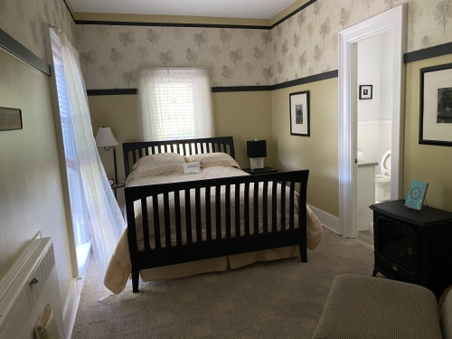Queen-Ensuite-Beechwood Room - 2019