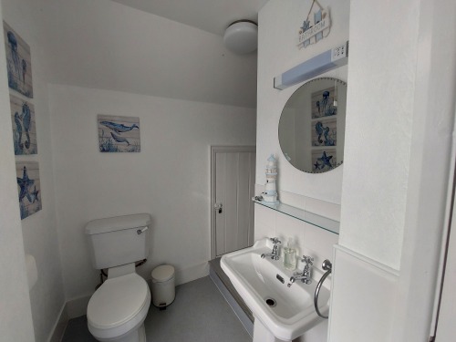 Room 4:  Watersmeet bathroom main