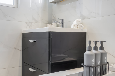 Wash Basin & Toiletries