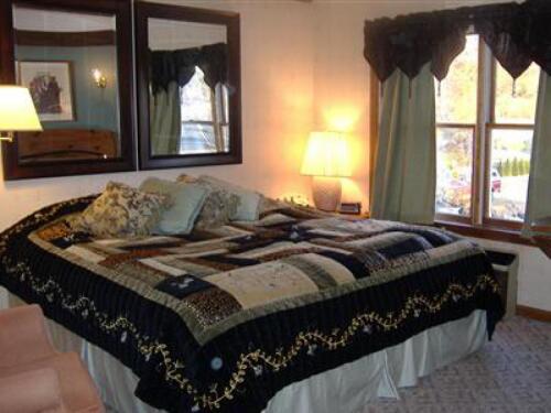 King-Standard-Ensuite - Base Rate