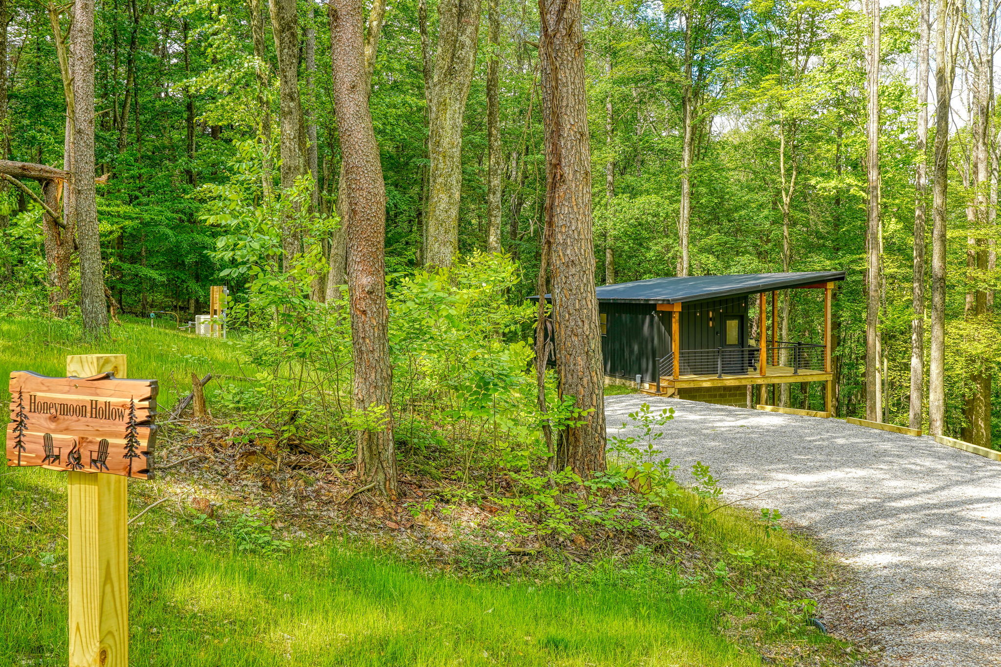 Honeymoon Hollow | Photo 46