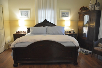 The Rose Suite King bed