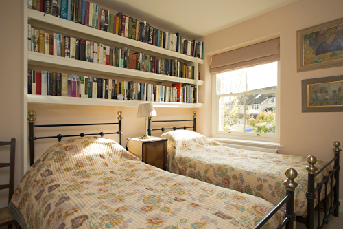 Twin bedded room with a bookfest!