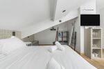Espace de rangement cintres et comodes  