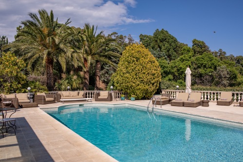 Pool, outdoor furniture & sun dek