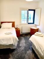 2 single beds 