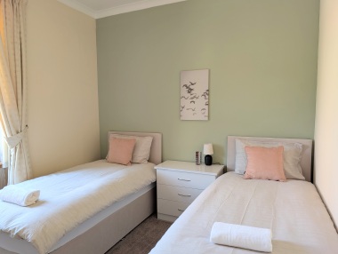 Bedroom 2, Twin.