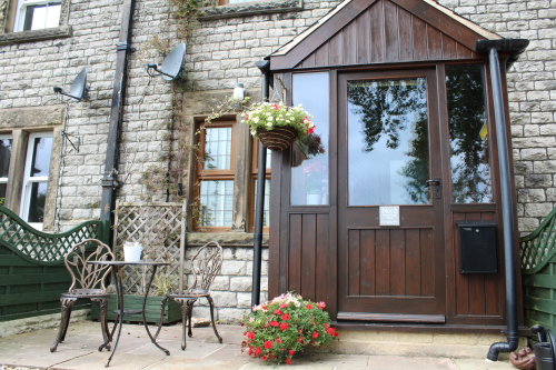 No2 Woodland View - Front Door